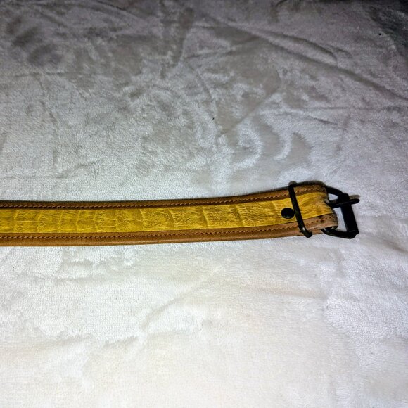 Women golden yellow/tan medallions leather belt - Picture 3 of 3